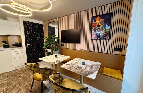 8th Arrondissement Apartment | Champs‑Elysées Loveroom & Spa