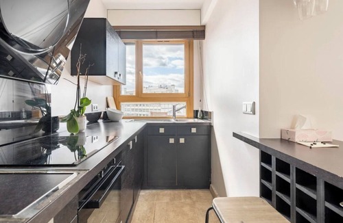 Chaillot Apartment | Champs Elysees Luxury Penthouse Eiffel View Jacuzzi New AC
