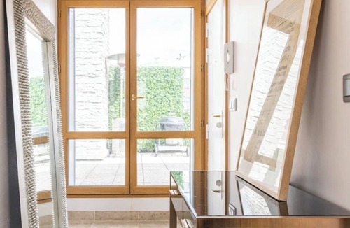Chaillot Apartment | Champs Elysees Luxury Penthouse Eiffel View Jacuzzi New AC