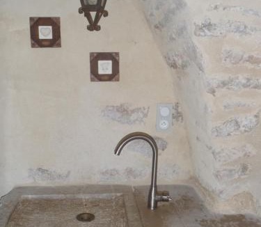Mostuejouls House | Chapelle du Domaine de Bombes