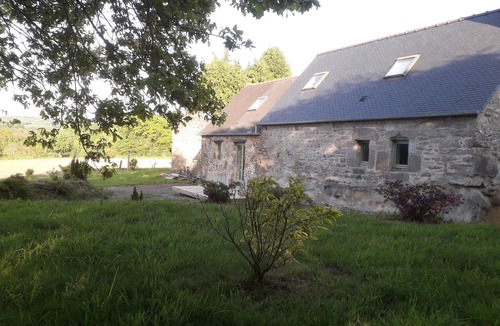 Belle-Isle-en-Terre House | Characteristic stone house near the village