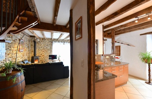 Saint-Etienne-de-Baigorry House | Charming Gîte with Mountain View, Wi-Fi & Air Conditioning in Saint-Étienne de Baïgorry