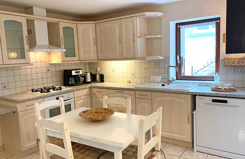 Saint-Bonnet-de-Rochefort Cottage | Charming cottage with spa and garden, pets allowed