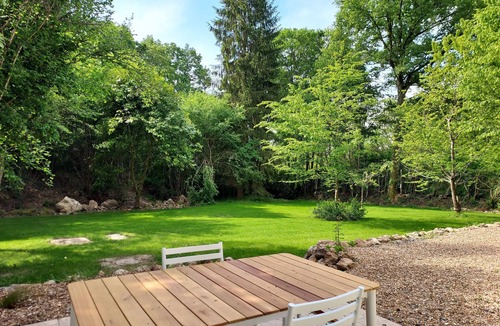 Saint-Georges-de-la-Couee Cottage | Charming Cottage in Peaceful Forest Setting, Near Le Mans – Modern Amenities & High-Speed WiFi