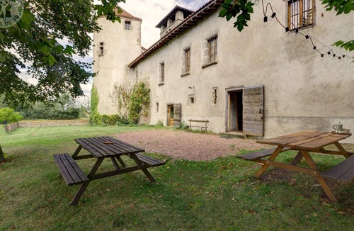 Saint-Germain-Laval Cottage | Charming cottage with pool, Wi-Fi and pets allowed