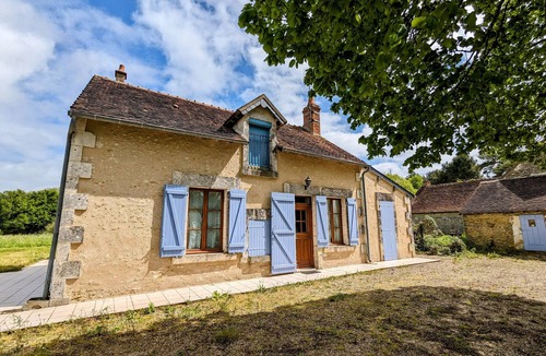 Saulnay Cottage | Charm House with Private Pond in the Heart of Berry