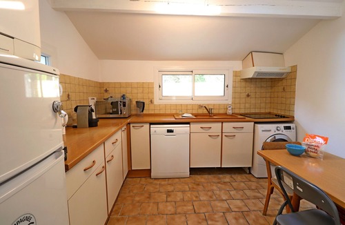 Mennecy House | Charmande house with small private garden