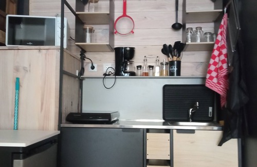 Equeurdreville-Hainneville Apartment | Charmant Studio Atypique, au Coeur d' une rue Commerçante