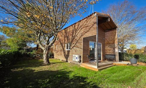 Saint Laurent de la Pree House | Charmant Cottage - Climatisé - Jardin privatif