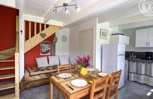 La Chapelle-en-Lafaye Apartment | Charmant gîte en pierres avec terrasse et barbecue, idéal pour 4 pers., animaux admis - FR-1-496-59