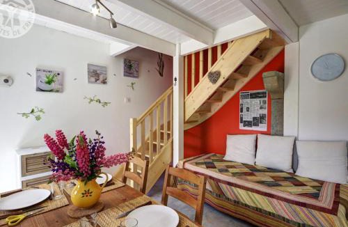 La Chapelle-en-Lafaye Apartment | Charmant gîte en pierres avec terrasse et barbecue, idéal pour 4 pers., animaux admis - FR-1-496-59