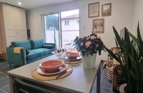 Montrond-les-Bains House | Charmant gîte à Montrond-les-Bains avec parking et wifi - FR-1-496-342