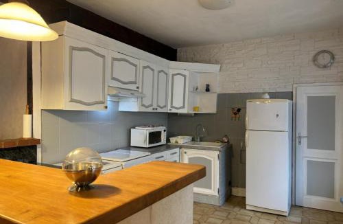 Billy House | Charmant gîte près d'un château avec jardin, terrasse, parking et WiFi, à 14 km de Vichy - FR-1-489-1