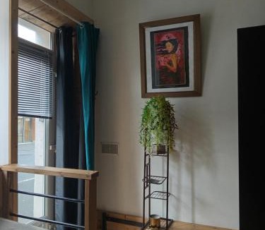 Equeurdreville-Hainneville Apartment | CHARMANT STUDIO à 2 pas de NAVAL GROUP au coeur d une rue commerçante