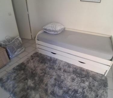 Saint-Charles du Port Apartment | charmant studio canapé lit Netflix bein sport wifi