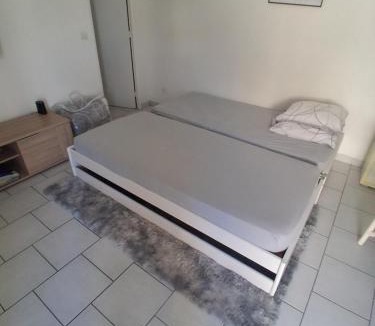 Saint-Charles du Port Apartment | charmant studio canapé lit Netflix bein sport wifi