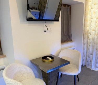 Burzet Apartment | Charmant studio en Ardèche - village médiéval