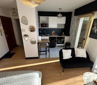 Vitre Apartment | Charmant Studio