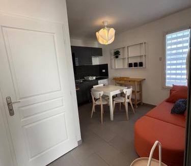 Porte Des Alpes - Mi Plaine - Manissieux Apartment | Charmant studio St Priest Proche Université Lyon2