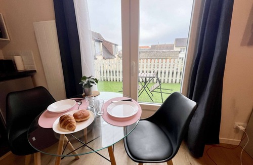 Chatellerault Apartment | Charmant studio terrasse en centre-ville