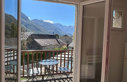 Bielle Apartment | Charmant T2, vue Montagne et Piscine Couverte