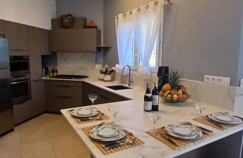 Saint-Paul-de-Varces House | Charmante Villa avec Piscine Privée : Parfait pour Vacance en Familles