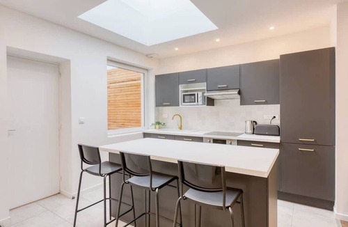 Roubaix House | Charmante maison 4 chambres/4sdb + jardin d'hiver