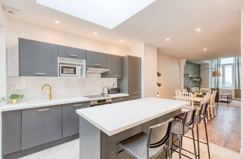 Roubaix House | Charmante maison 4 chambres/4sdb + jardin d'hiver