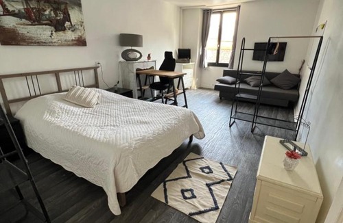 Tousson House | Charmante Maison Attenante avec jardinet privé