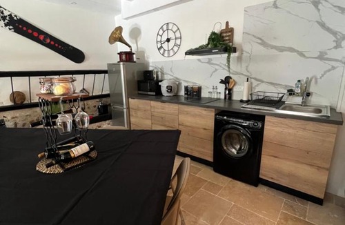 Tousson House | Charmante Maison Attenante avec jardinet privé