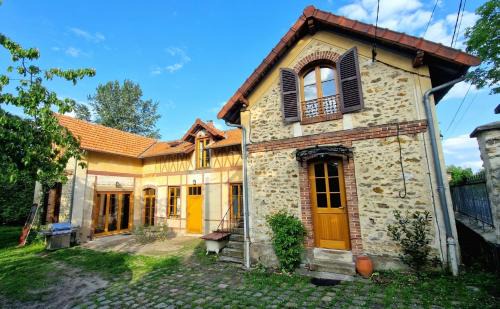 Bois-le-Roi House | Charmante Maison d'Hôtes avec Parc, entre Seine et Forêt de Fontainebleau et à 30mn de Paris
