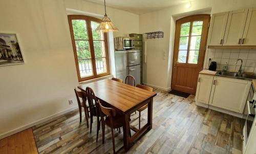 Bois-le-Roi House | Charmante Maison d'Hôtes avec Parc, entre Seine et Forêt de Fontainebleau et à 30mn de Paris