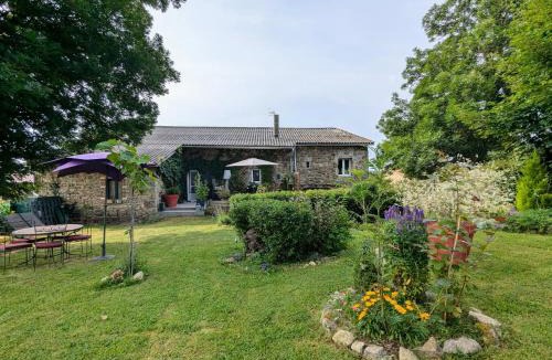 Saint-Victor-sur-Arlanc Bed & Breakfast | Charme rural rénové en pleine nature - FR-1-582-503