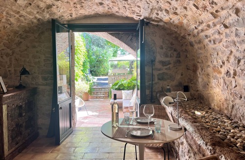 Saint-Andre-de-Cruzieres Apartment | Charming Luxury 1-bedroom apartment in South Ardèche with AC