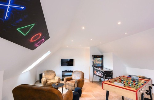Saint-Sauveur-le-Vicomte Cottage | Charming House with Private Pool, Gym and Sauna