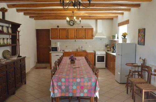 Marcillac-Saint-Quentin Cottage | Charming cottage for 12 with WiFi, pets, and parking near Sarlat