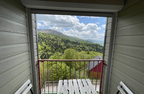 Saint-Jacques-des-Blats Apartment | Charming duplex near slopes with balcony and parking
