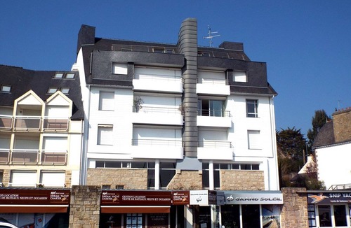 La Trinite-sur-Mer Apartment | Charming 1-bedroom apt with port view, perfect for 4 pers. in La Trinité-sur-Mer