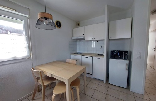 Behobie Apartment | Charming 1-Bedroom Apartment with Pool, 2 mins from Beach