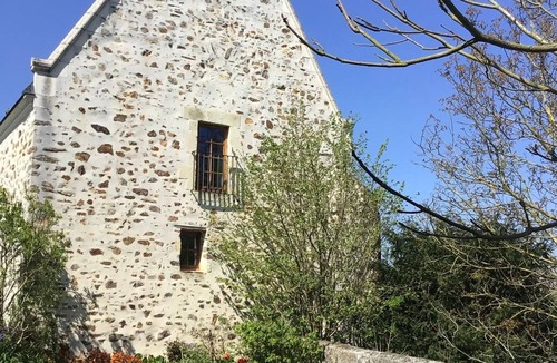 Souvigne-sur-Sarthe Cottage | "Charming 17th-Century Chapel with Garden, Near River, Free Bikes & More"