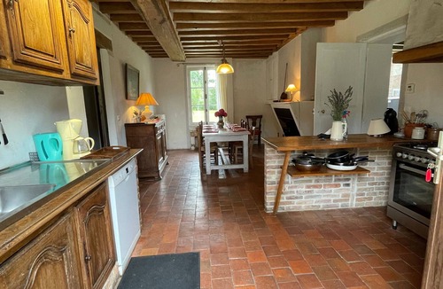 Sainte-Montaine Cottage | Charming 18th Century House in Sologne with Private Park, Lake, and Fireplace