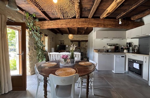 Taxat-Senat Cottage | Charming 18th Century House with Pets Allowed