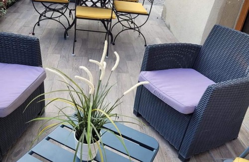 Taxat-Senat Cottage | Charming 18th Century House with Pets Allowed