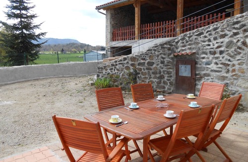 Saint-Vincent Cottage | Charming 19th-Century Farmhouse: Heated, Baby-Friendly, Near Loire Gorges & Historic Sites