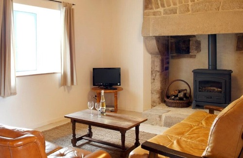 Ploerdut Cottage | Charming 2-bed gite on beautiful 2-acre site, sleeps 5, plus cots.