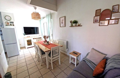 Prayssac House | Charming 2-bedroom house in serene Prayssac with swimming Pool