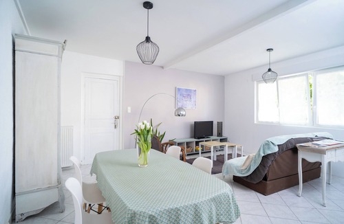 Port District House | Charming 2-person gite 2 minutes from beach and sea