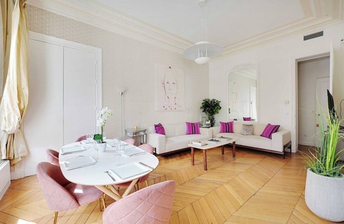 Champs-Elysees Apartment | Charming 2BR/4P - Georges V/Champs-Ã‰lysÃ©es