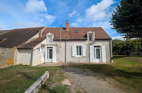 Reuilly Cottage | Charming 3-Bedroom House with Enclosed Garden, Near Vineyards, WiFi, and Parking