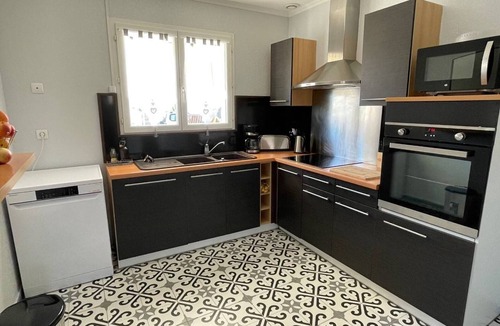 Elne House | Charming 4-Room House with Private Pool, Garden, and Pergola - Ideal for 8 Guests in Peaceful Elne